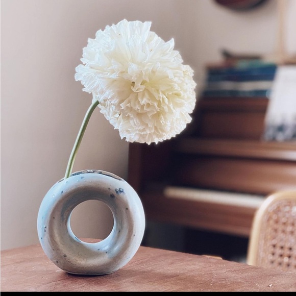 Lucy Michel loop vase - Picture 9 of 10